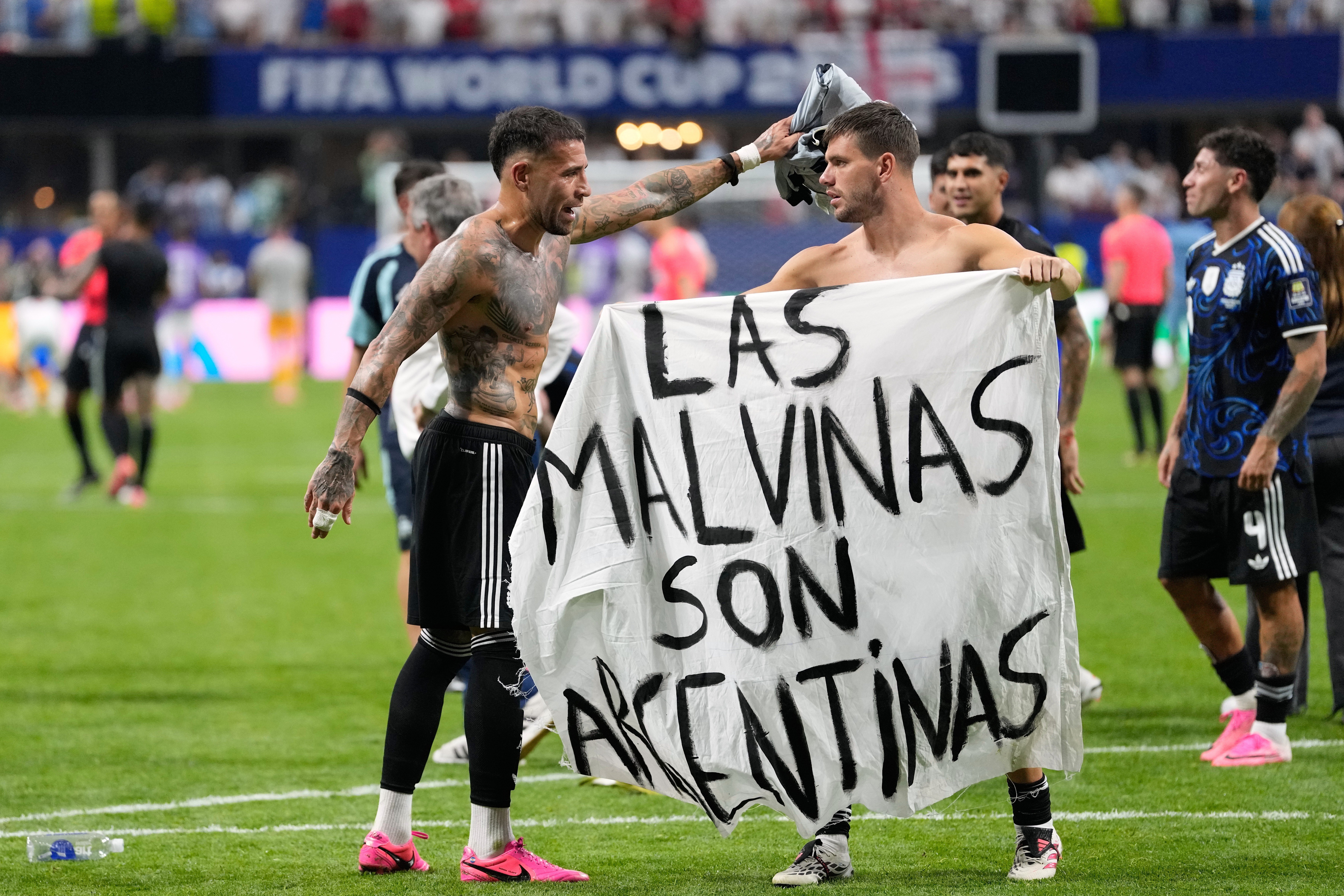 La FIFA presenta cargos contra Argentina por pelea y pancarta de las Malvinas en el Mundial