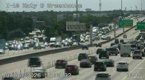 Choque provoca incendio y cierre total del Katy Freeway hacia el este
