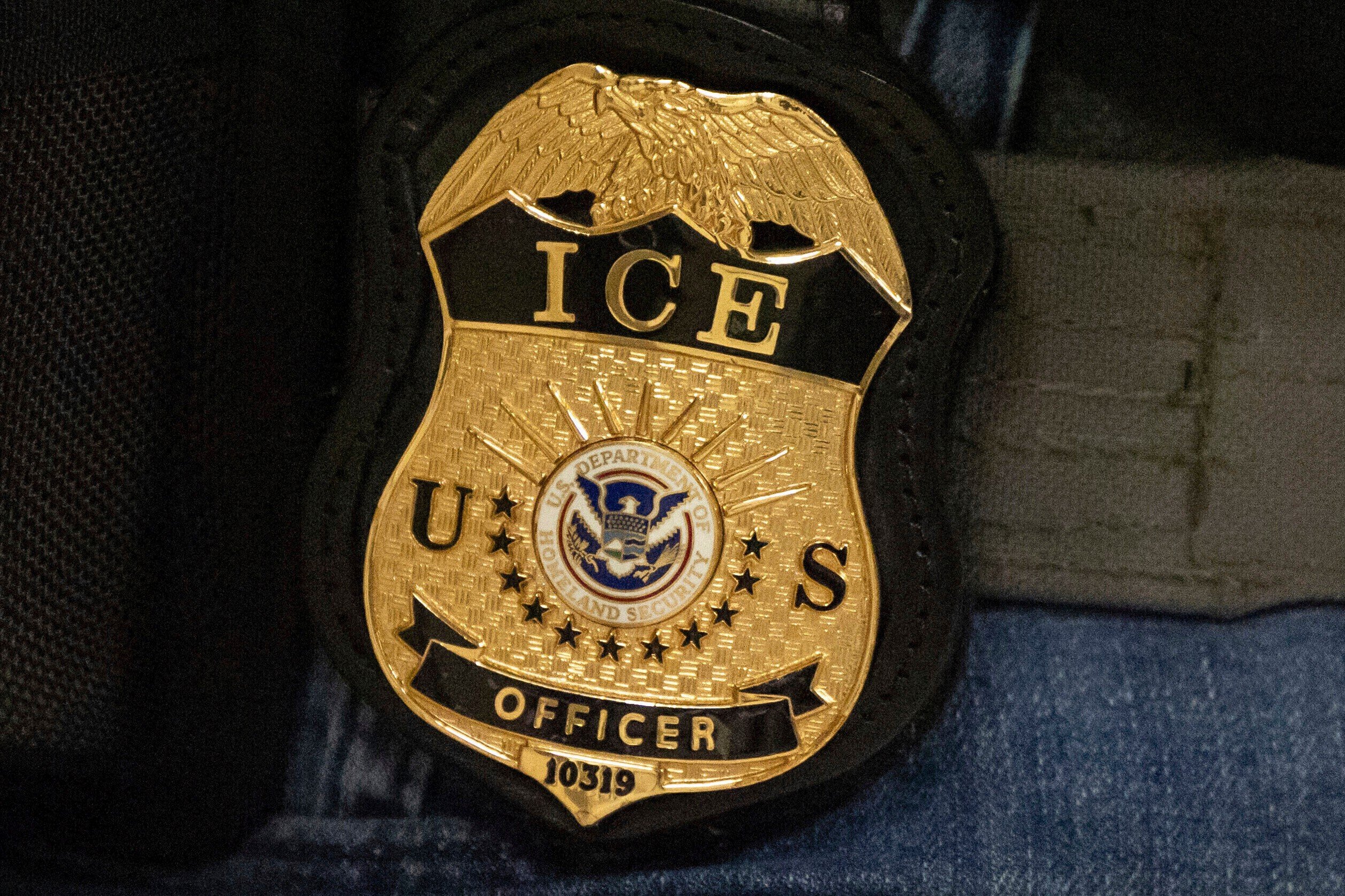ICE prevé equipar con cámaras corporales a sus agentes de campo para finales de agosto