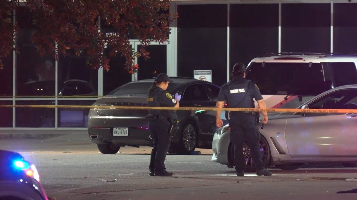 Un muerto y dos heridos tras tiroteo en una reunión en Houston