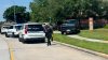 Hombre muere dentro de vehículo tras reporte de disturbio en Houston