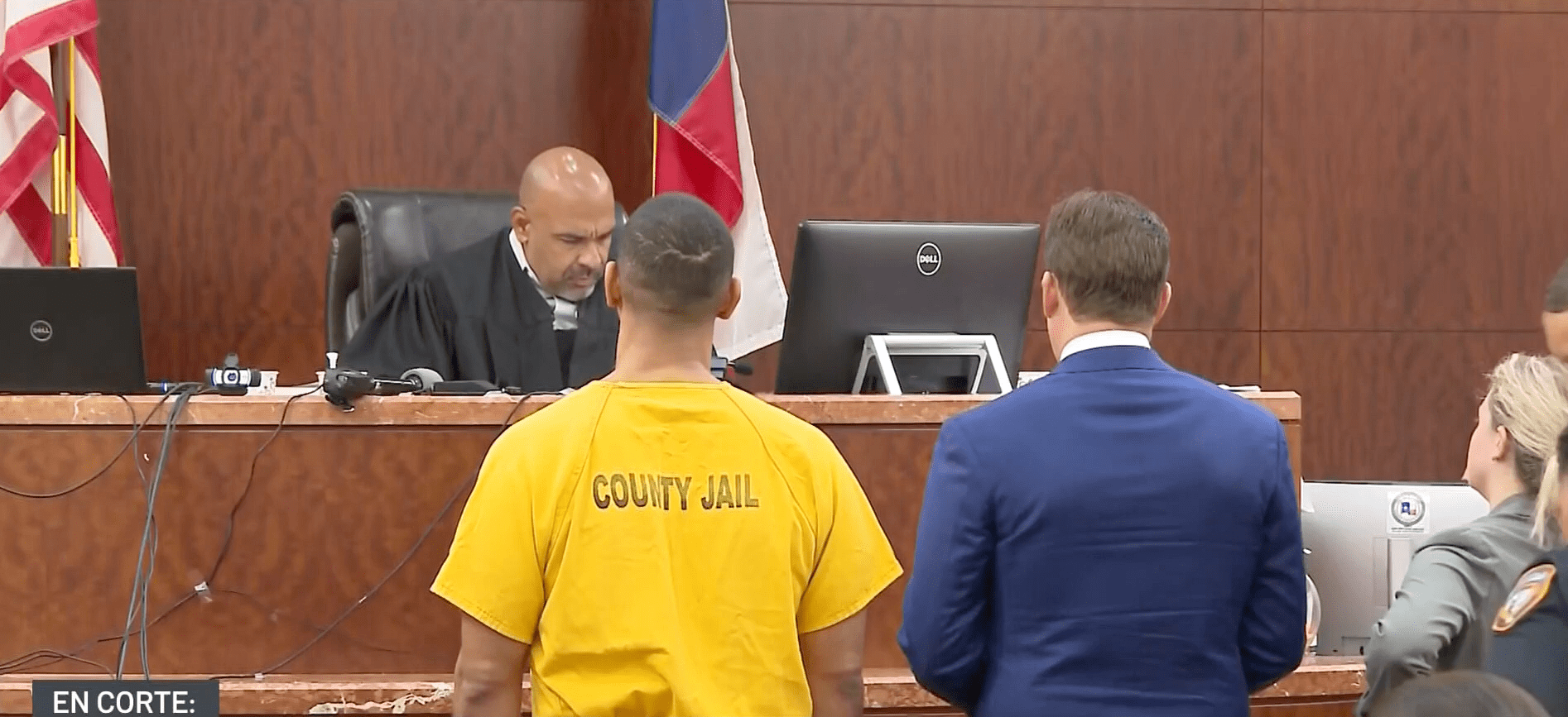 Exagente del Condado Harris comparece ante juez por agresión sexual a menor