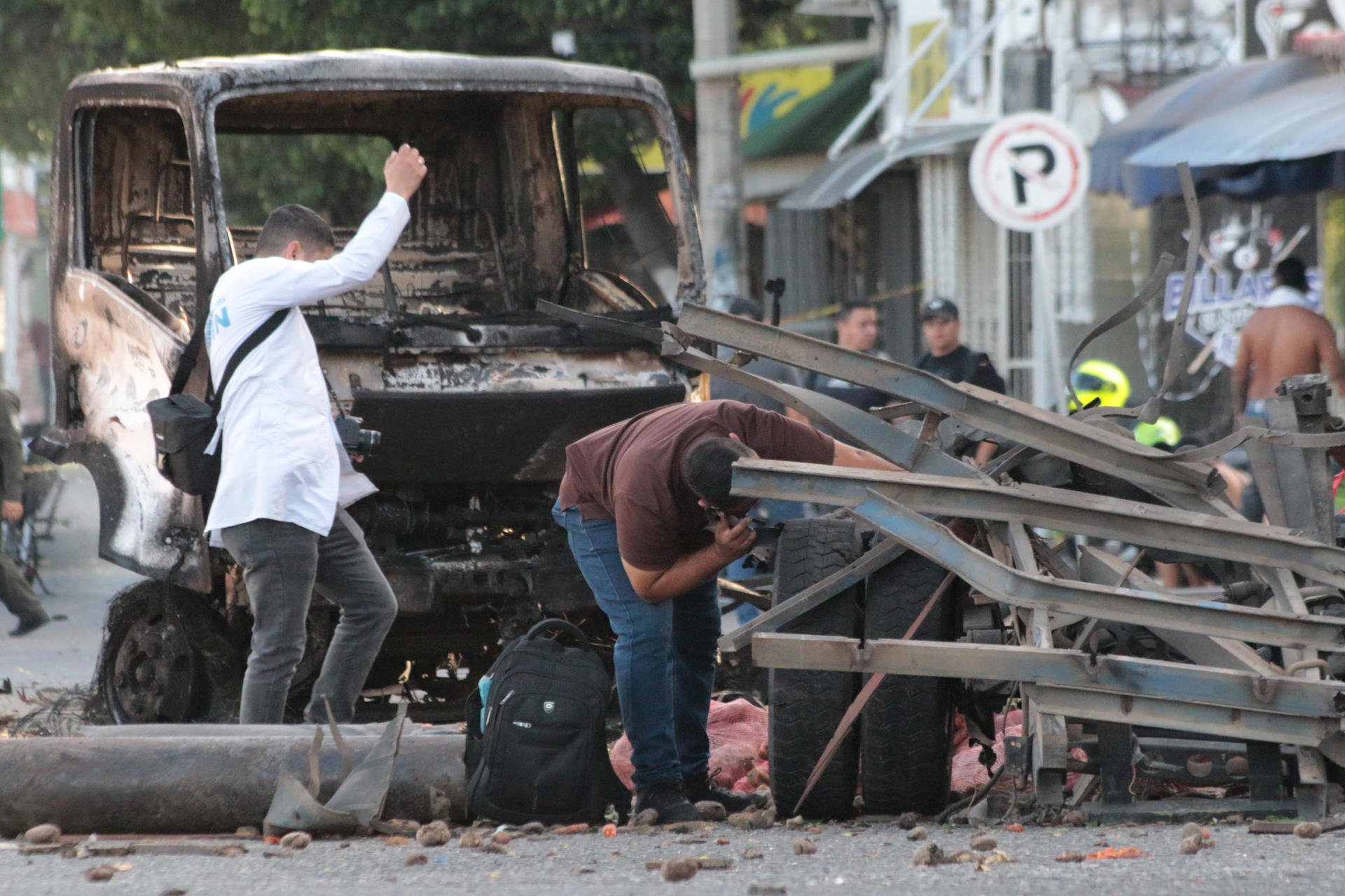 Atentado terrorista en Colombia: carro bomba explota cerca de comando policial; al menos 11 heridos