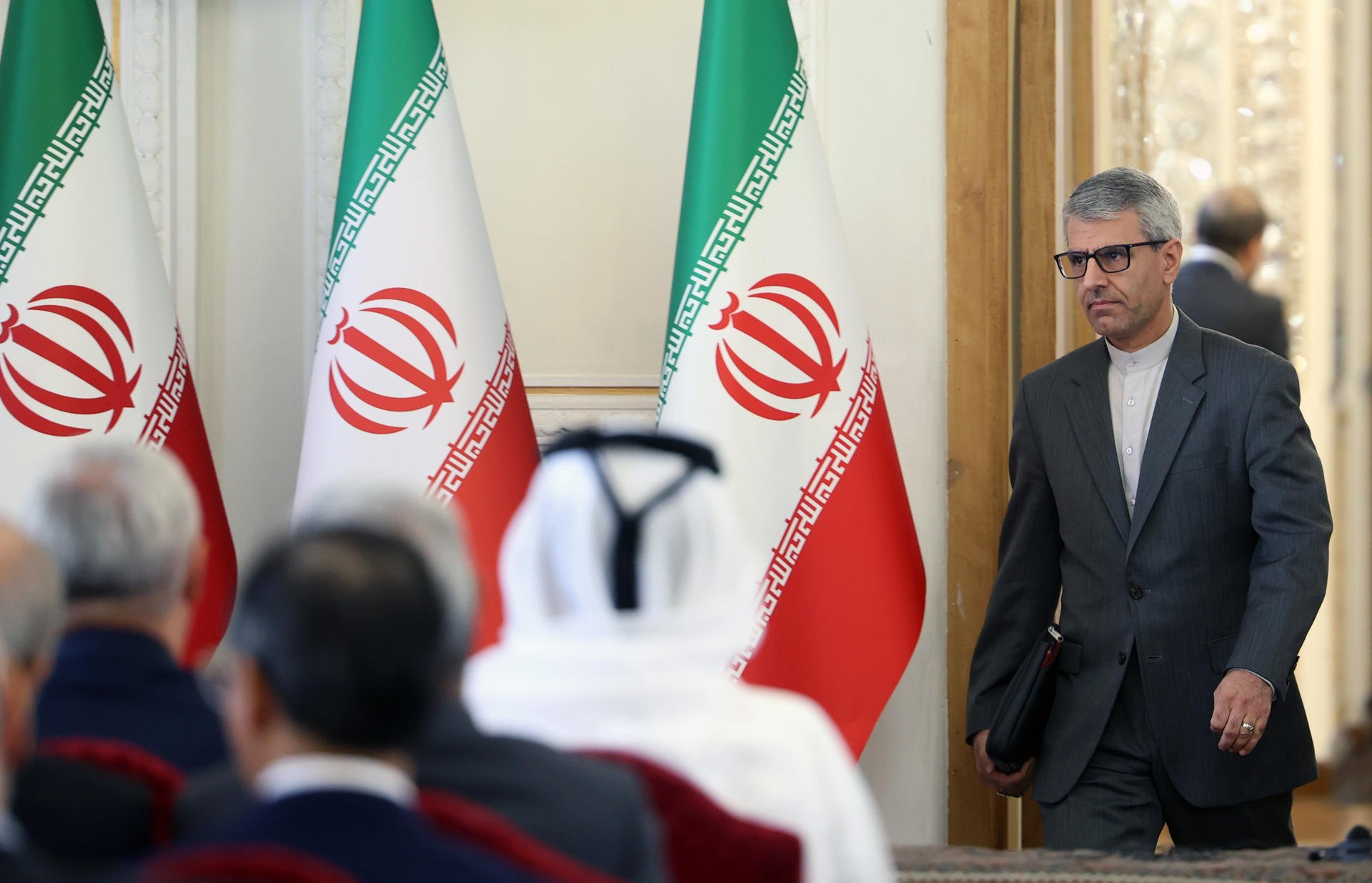 Trump afirma que conversaciones con Irán se reanudarán este lunes, pero el gobierno iraní lo niega