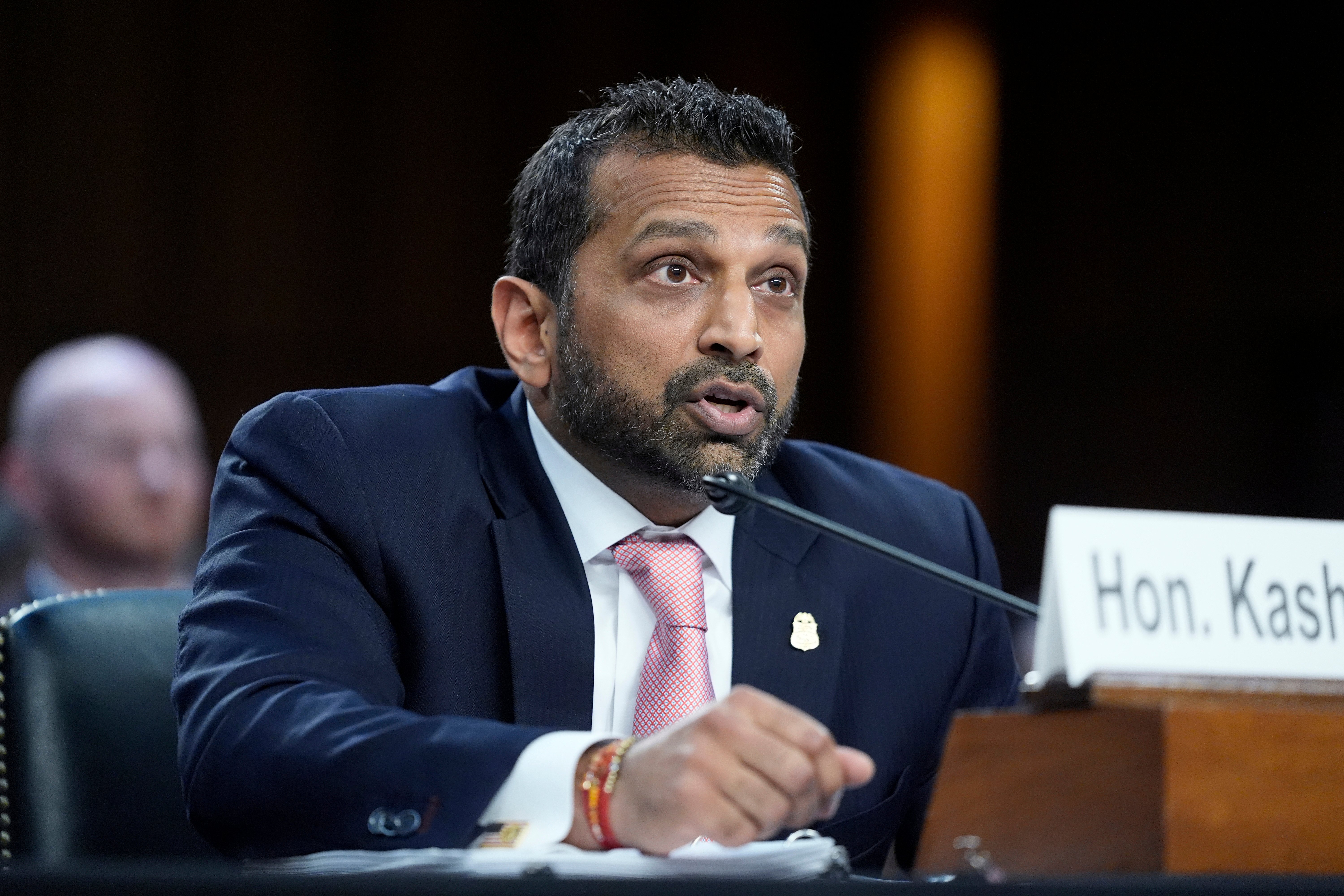 Patel defiende política de contratación del FBI sobre prostitución y conducta sexual con animales