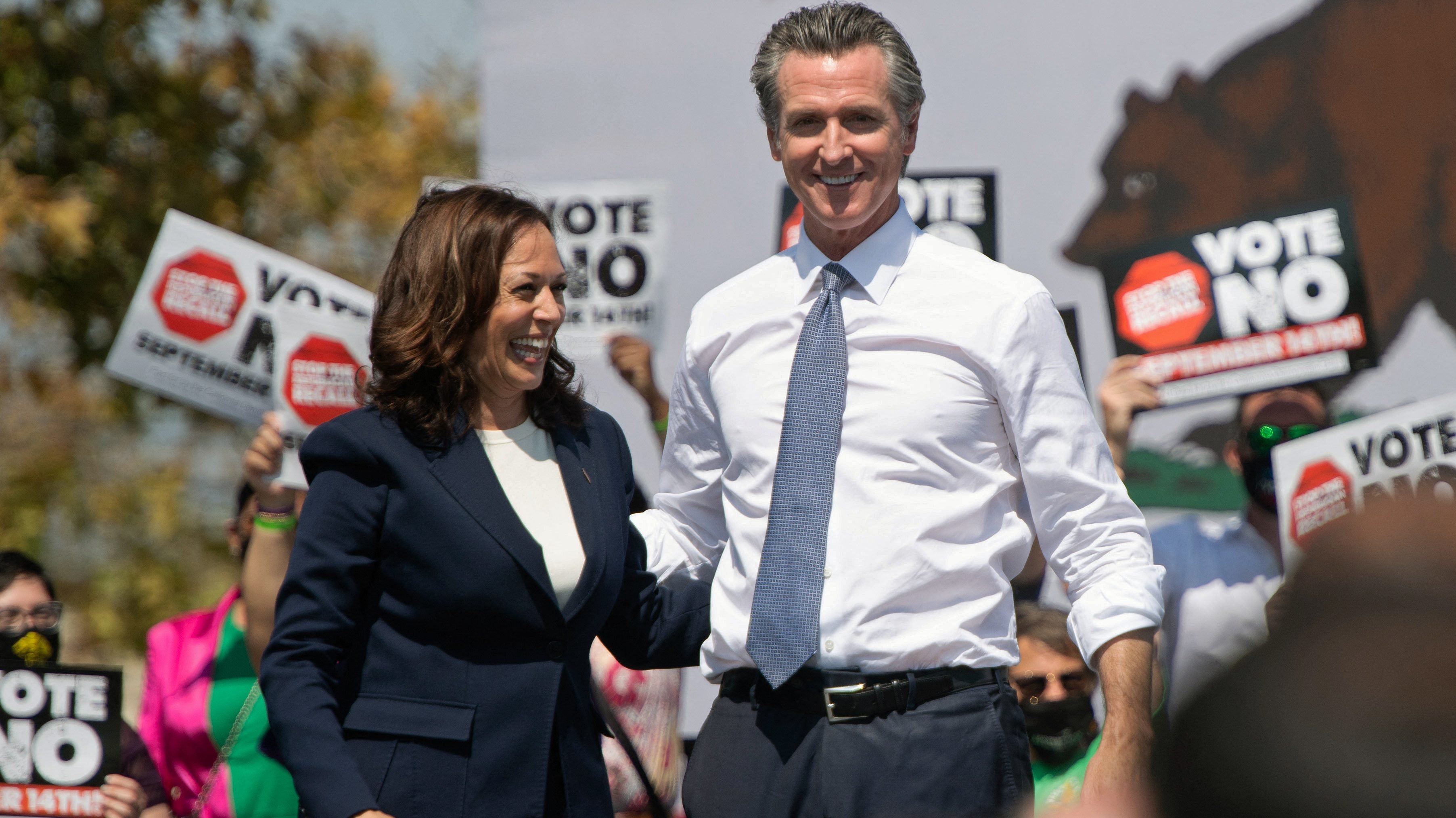 Gavin Newsom dice que no se postulará a la presidencia en 2028 si Kamala Harris lo hace