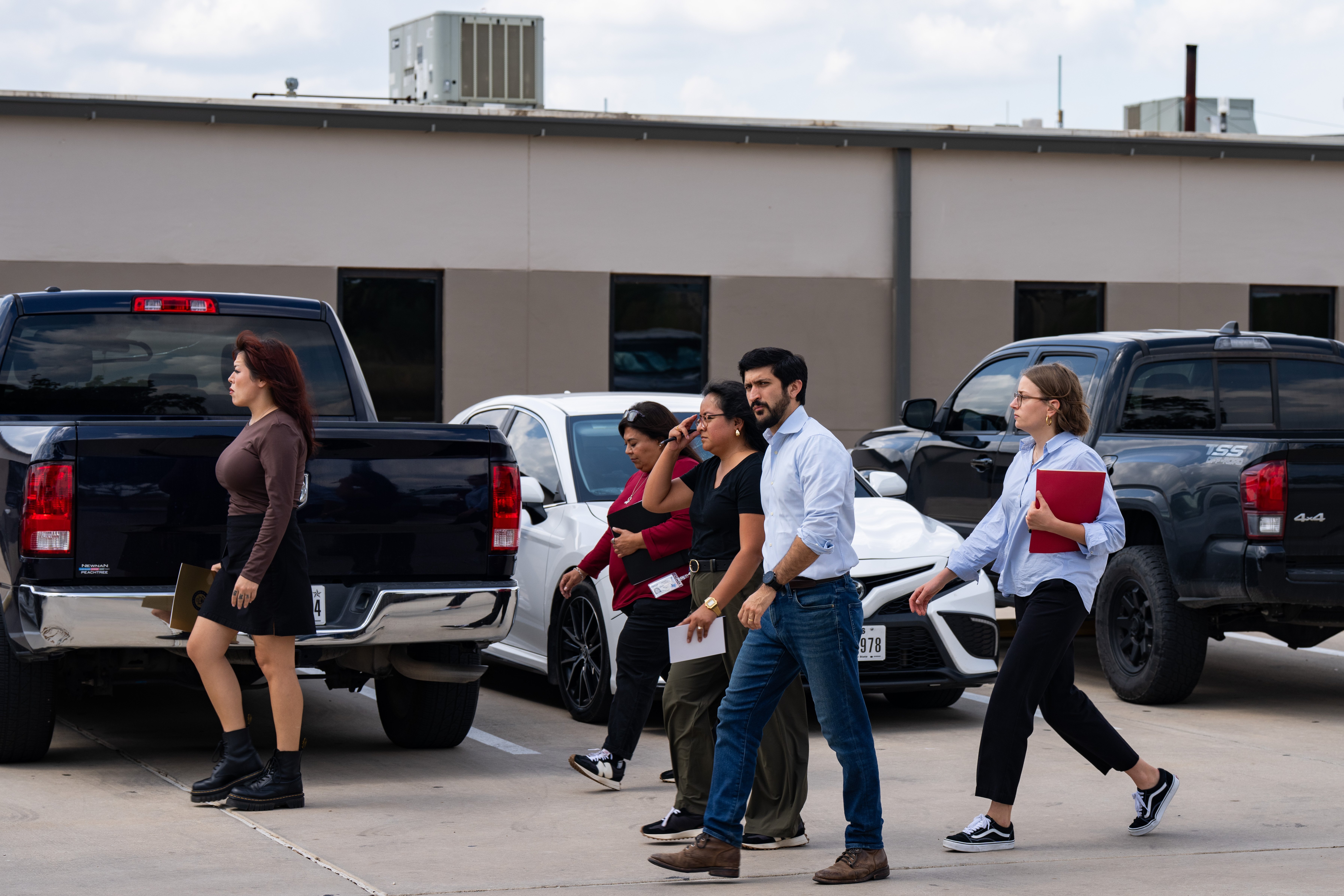 Congresistas visitan centro de detención en Texas para ver a venezolano herido por ICE