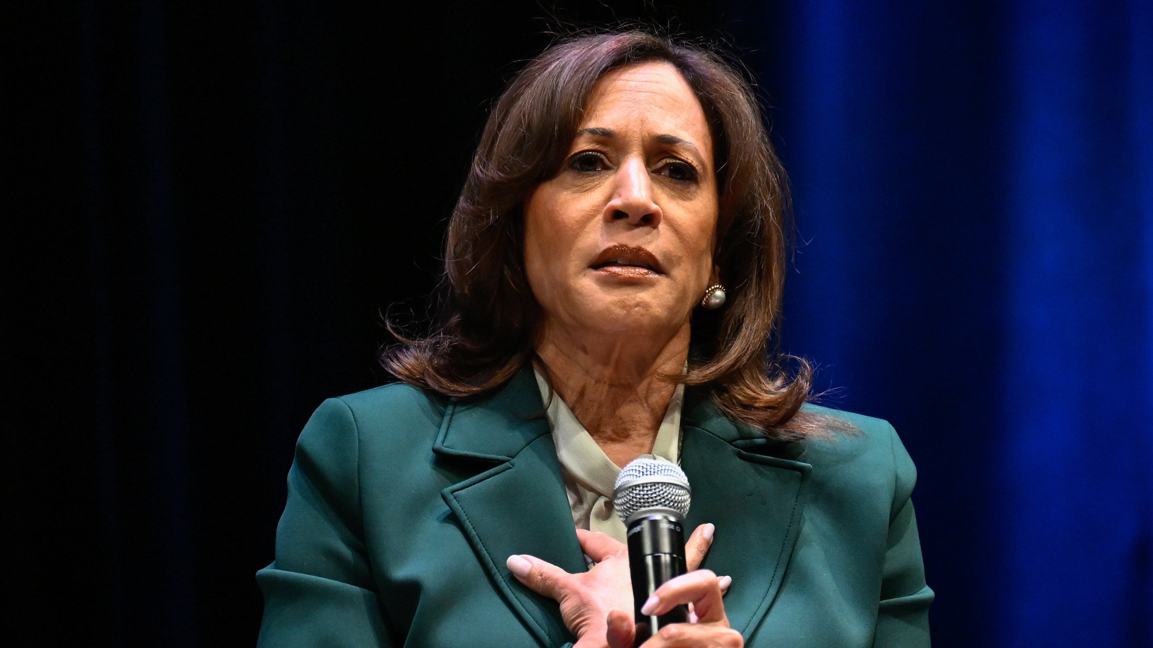 Reportan presunto intruso frente a la casa de Kamala Harris en Malibú