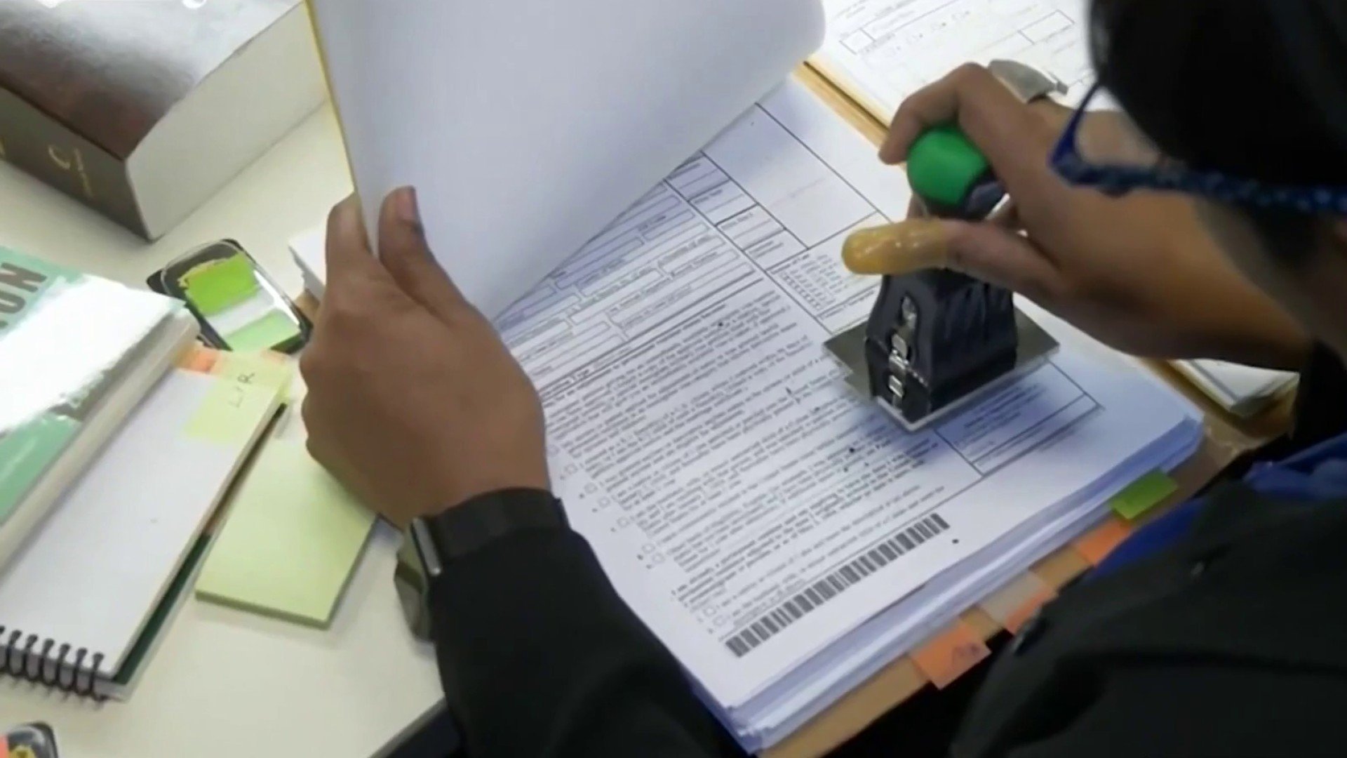 Entra en efecto el cambio de reglas de “carga pública" para solicitantes de residencia