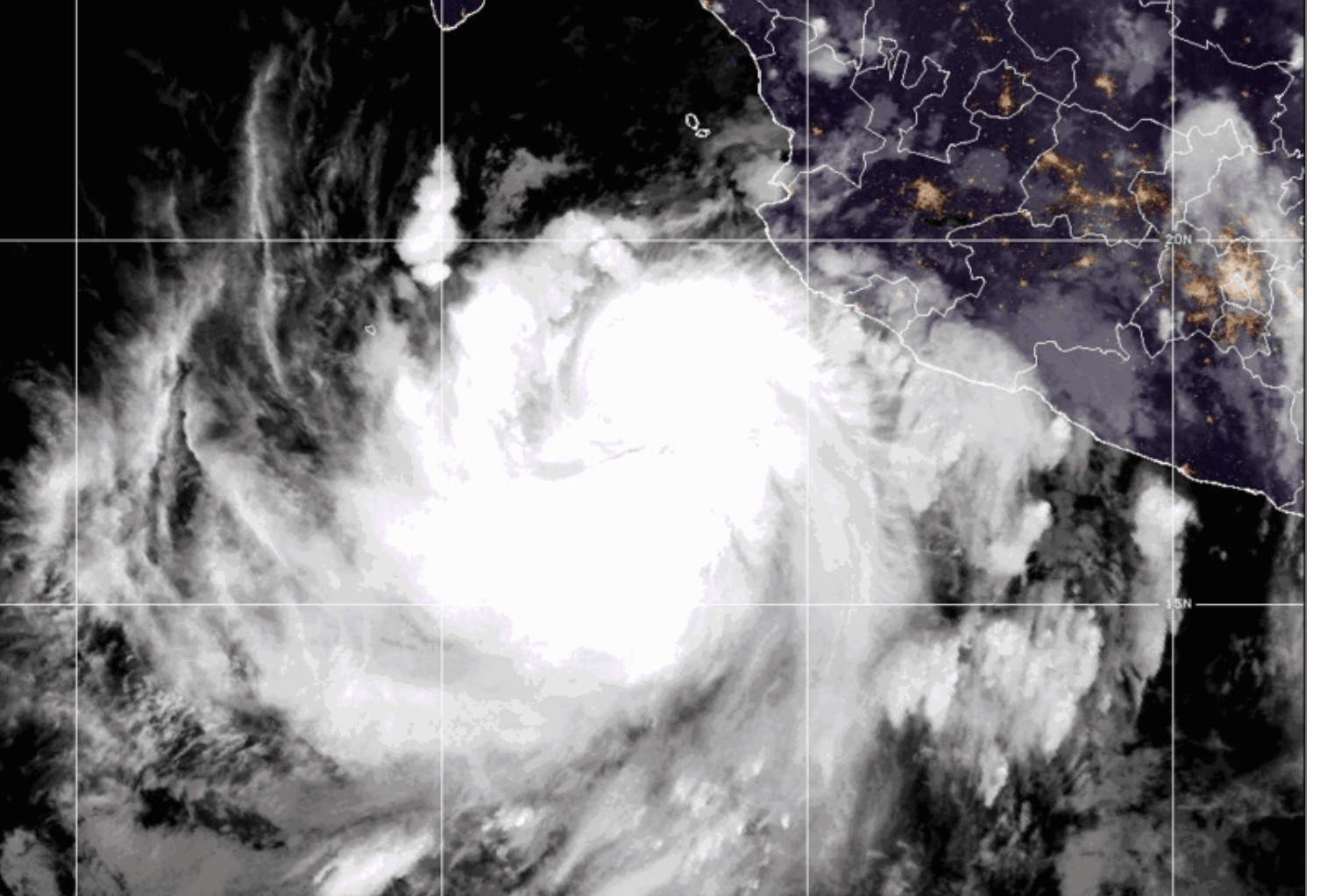 El huracán Rachel, de categoría 1, avanza frente a las costas de México con vientos de 85 mph