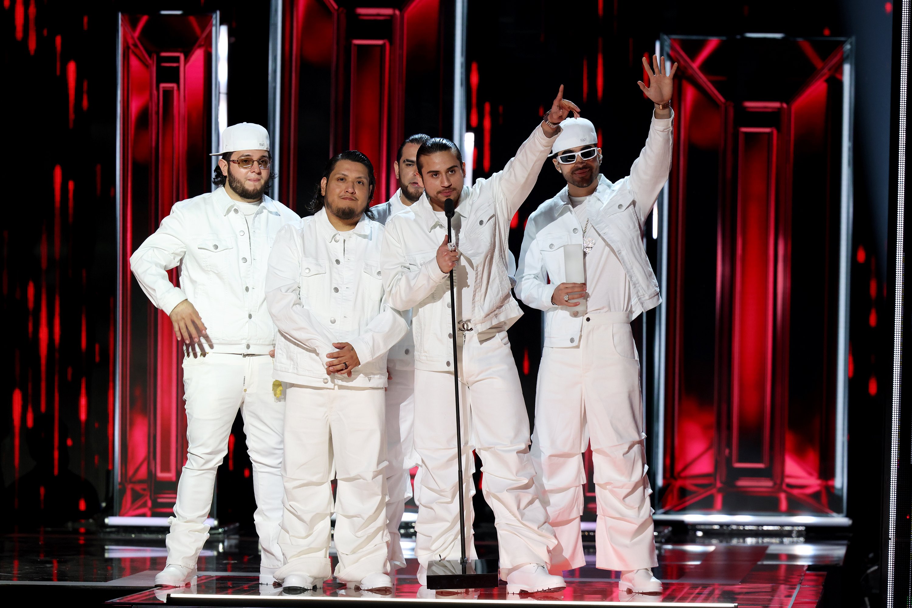 Fuerza Regida y Bad Bunny encabezan los ganadores de los Premios Billboard de la Musica Latina 2026