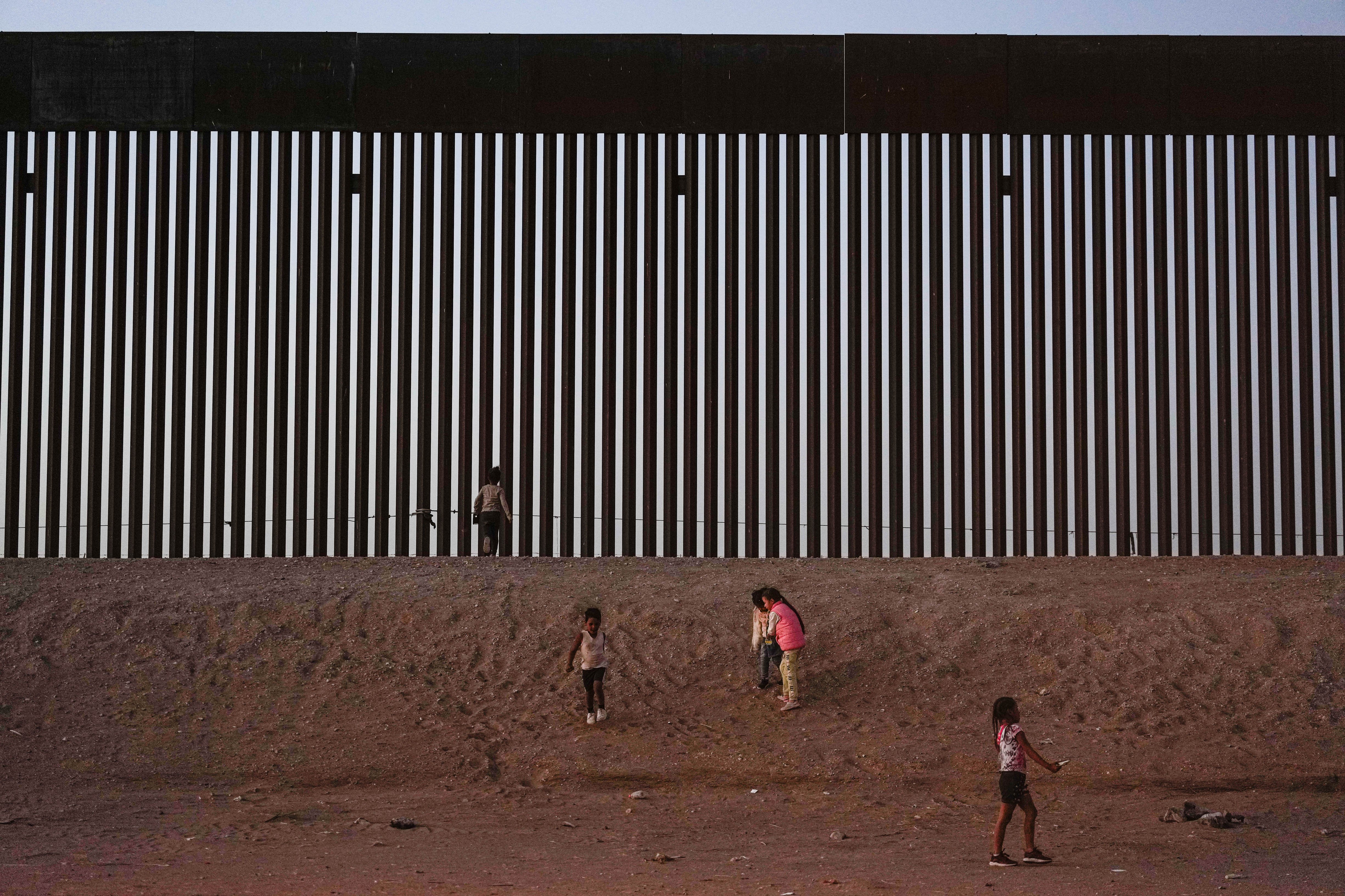 Gobierno de Trump crea equipo de abogados para representar niños migrantes que llegan solos a EEUU