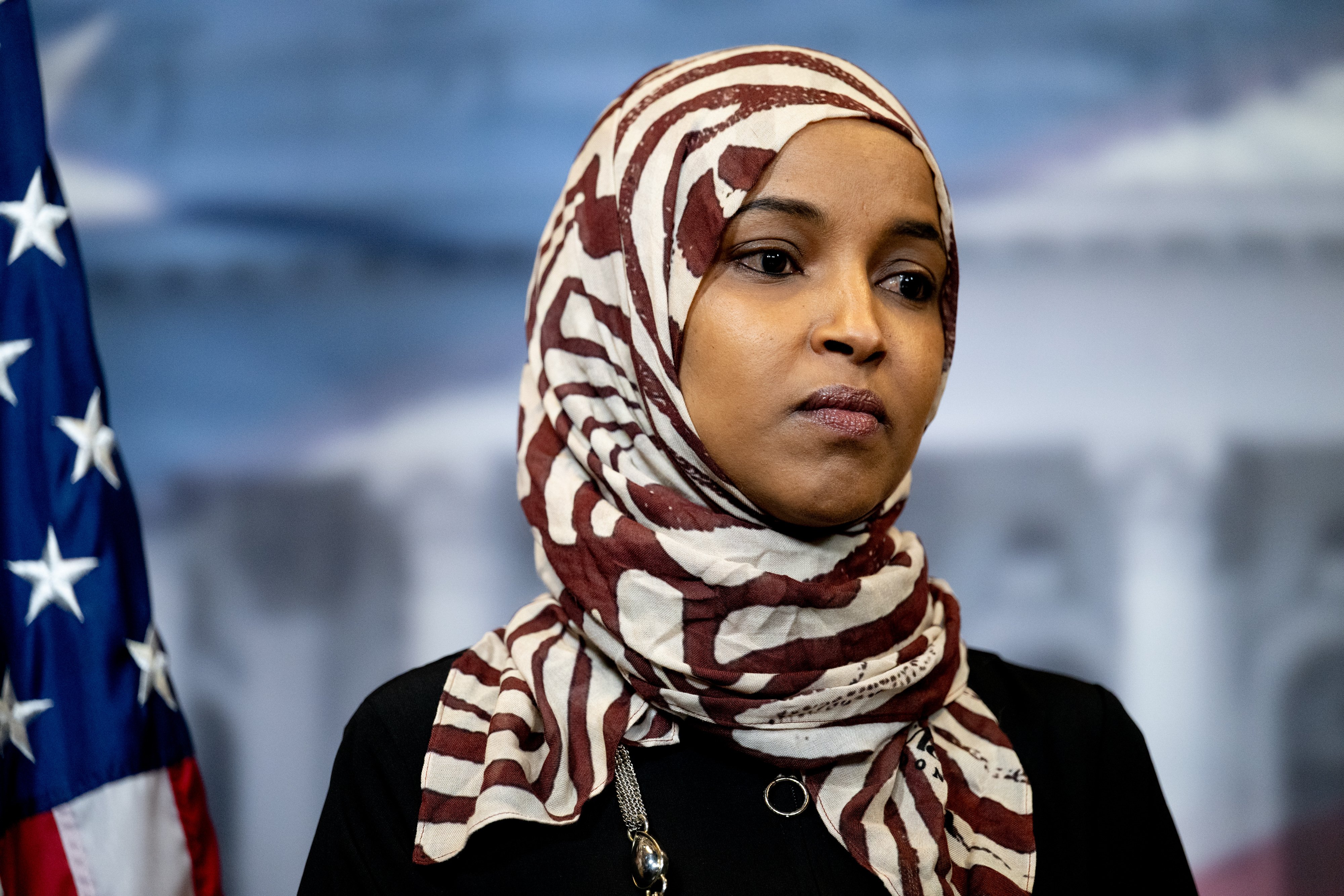 AP: Agentes federales registran casa de representate Ilhan Omar como parte de investigación criminal