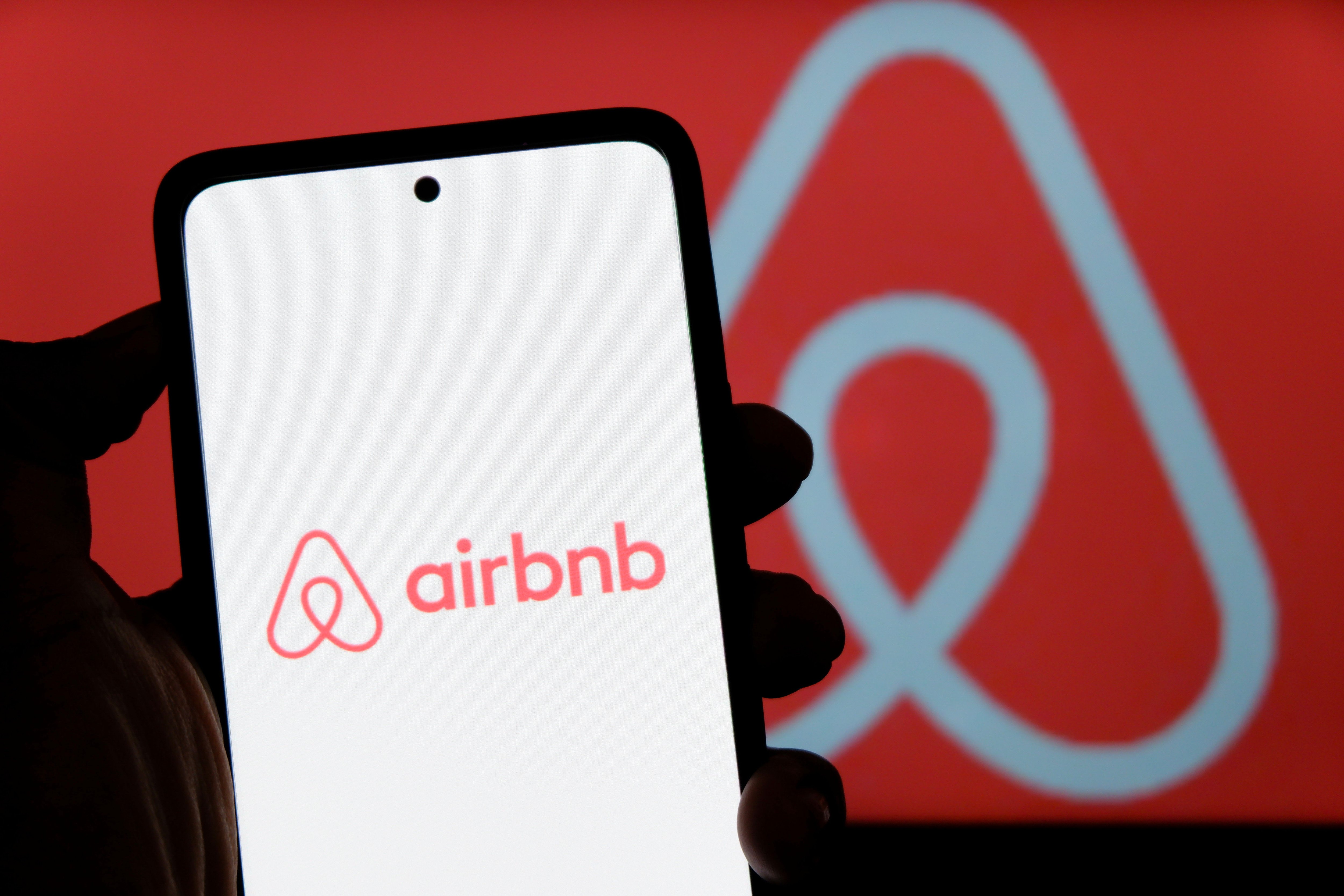 Airbnb ya no puede pedir a los huéspedes que laven y guarden los platos o quiten las sábanas