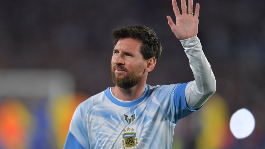 BUENOS AIRES, ARGENTINA – OCTOBER 06: Lionel Messi of Argentina acknowledges the fans prior to the International Friendly match between Argentina and Benin at Estadio Monumental Antonio V. Liberti on October 06, 2026 in Buenos Aires, Argentina. Lionel Messi is making his final appearance for Argentina following his announcement of international retirement on 31 August. (Photo by Marcelo Endelli/Getty Images)