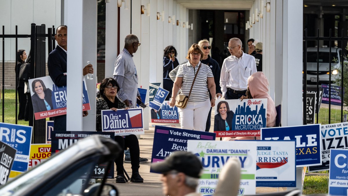 Confusión entre votantes latinos de Texas por nuevos mapas electorales
