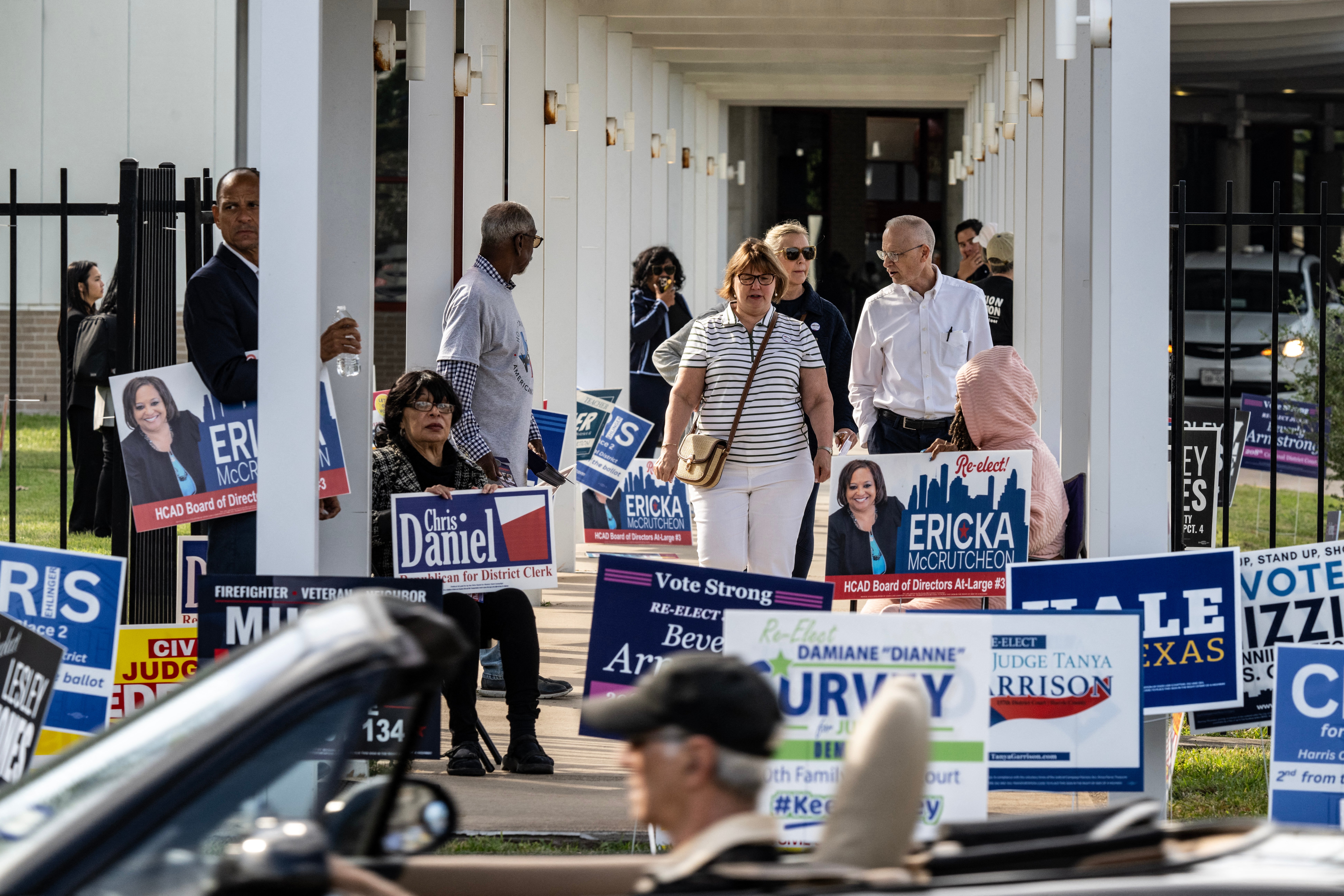 La redistribución de distritos electorales en Texas confundió a estos votantes latinos