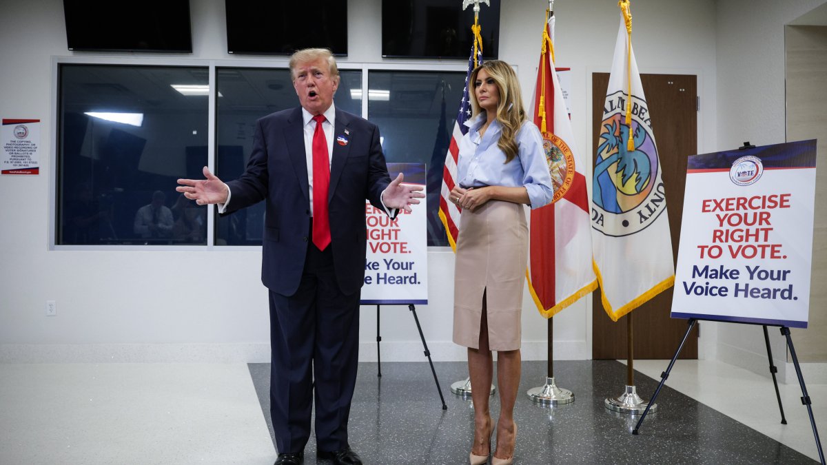 Donald Trump emite su voto en West Palm Beach