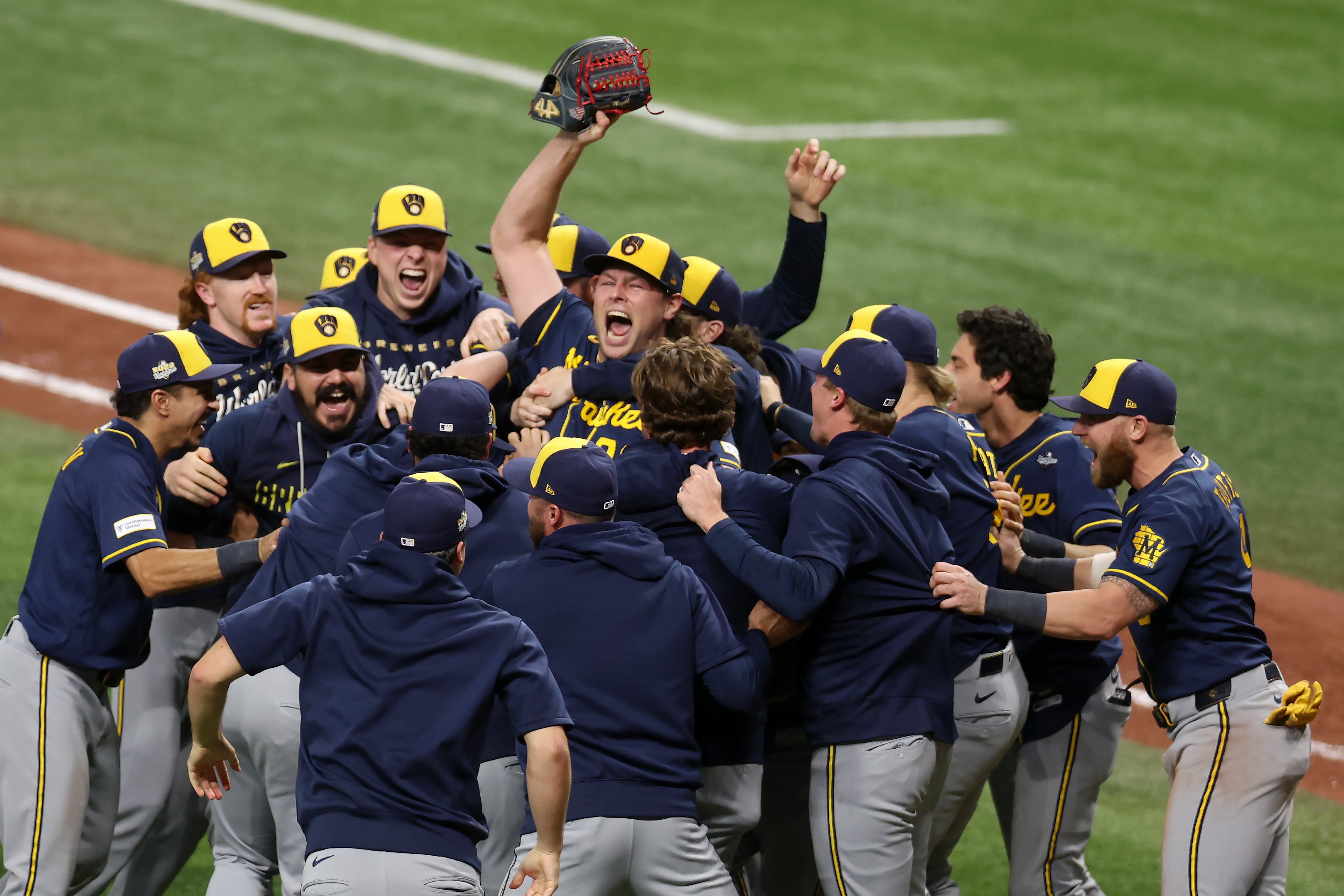 Cerveceros de Milwaukee ganan la Serie Mundial por primera vez en su historia