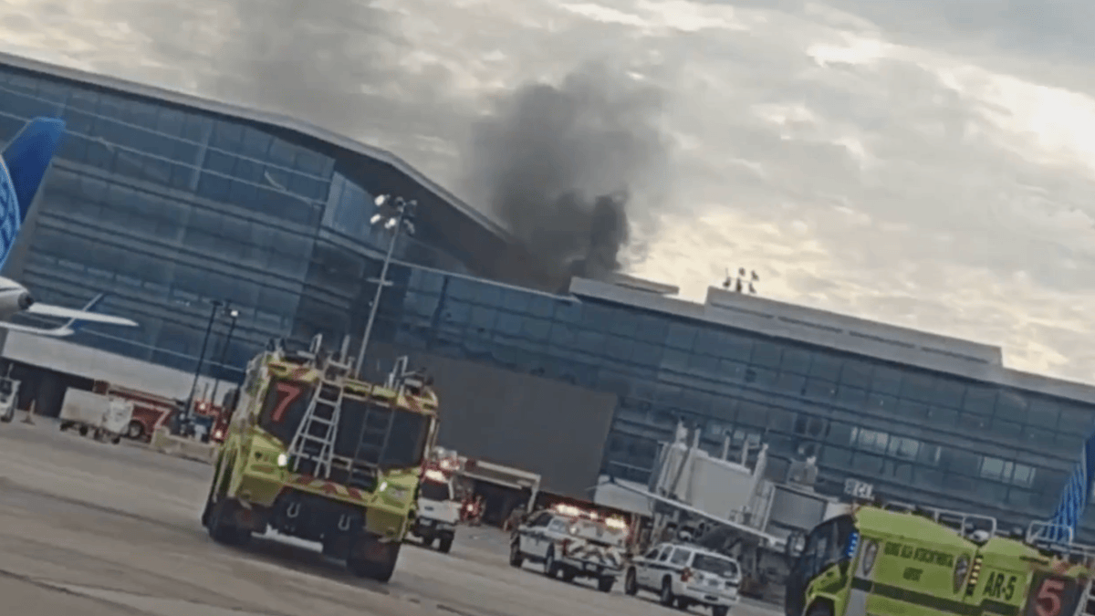 Fire at Houston George Bush Intercontinental Airport Restaurant Prompts Terminal C Closures