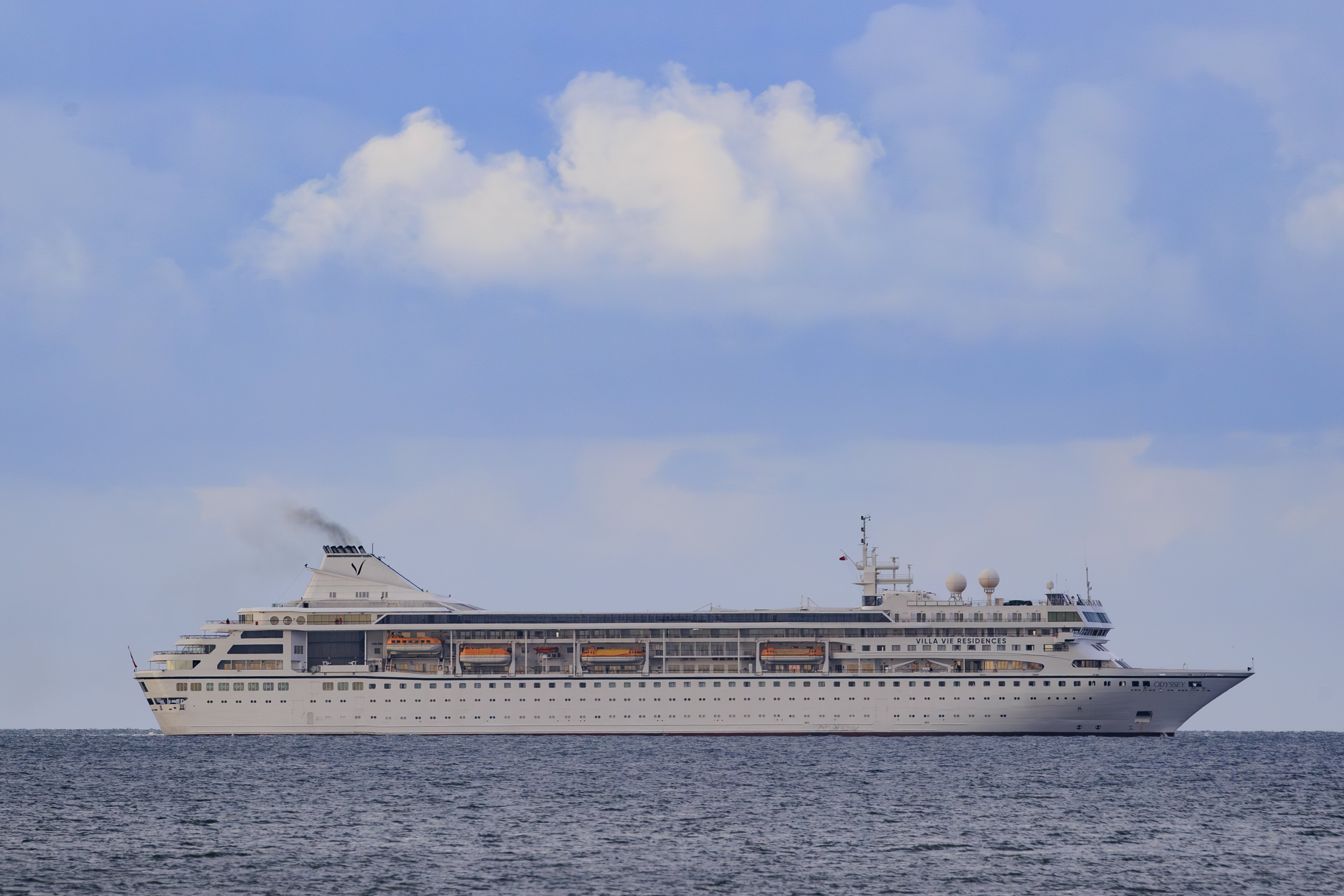 El sueño de vivir en un crucero se complica: los desembarcan por altos costos del combustible