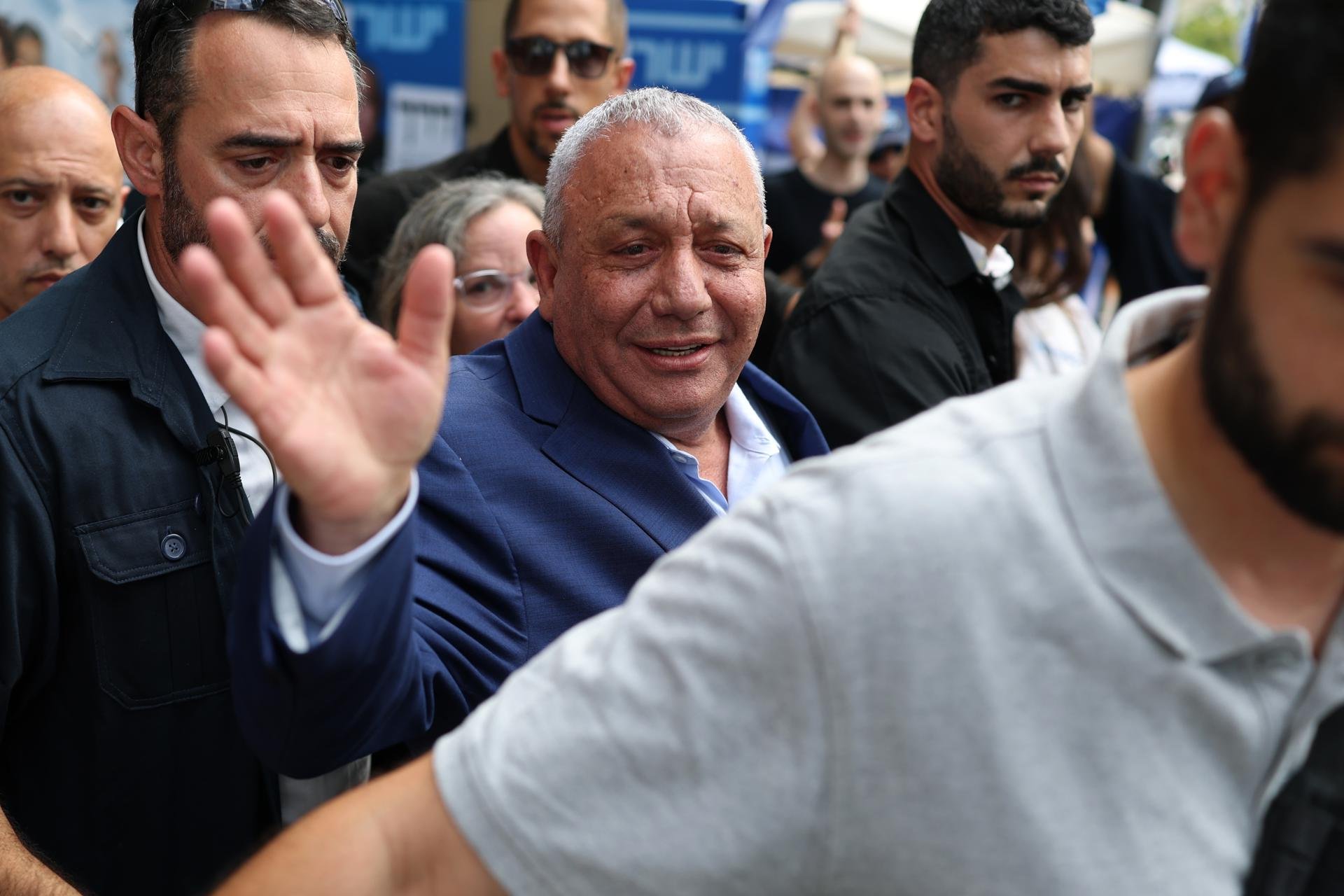 Eisenkot dice que "hará todo lo posible" para formar un gobierno sin Netanyahu