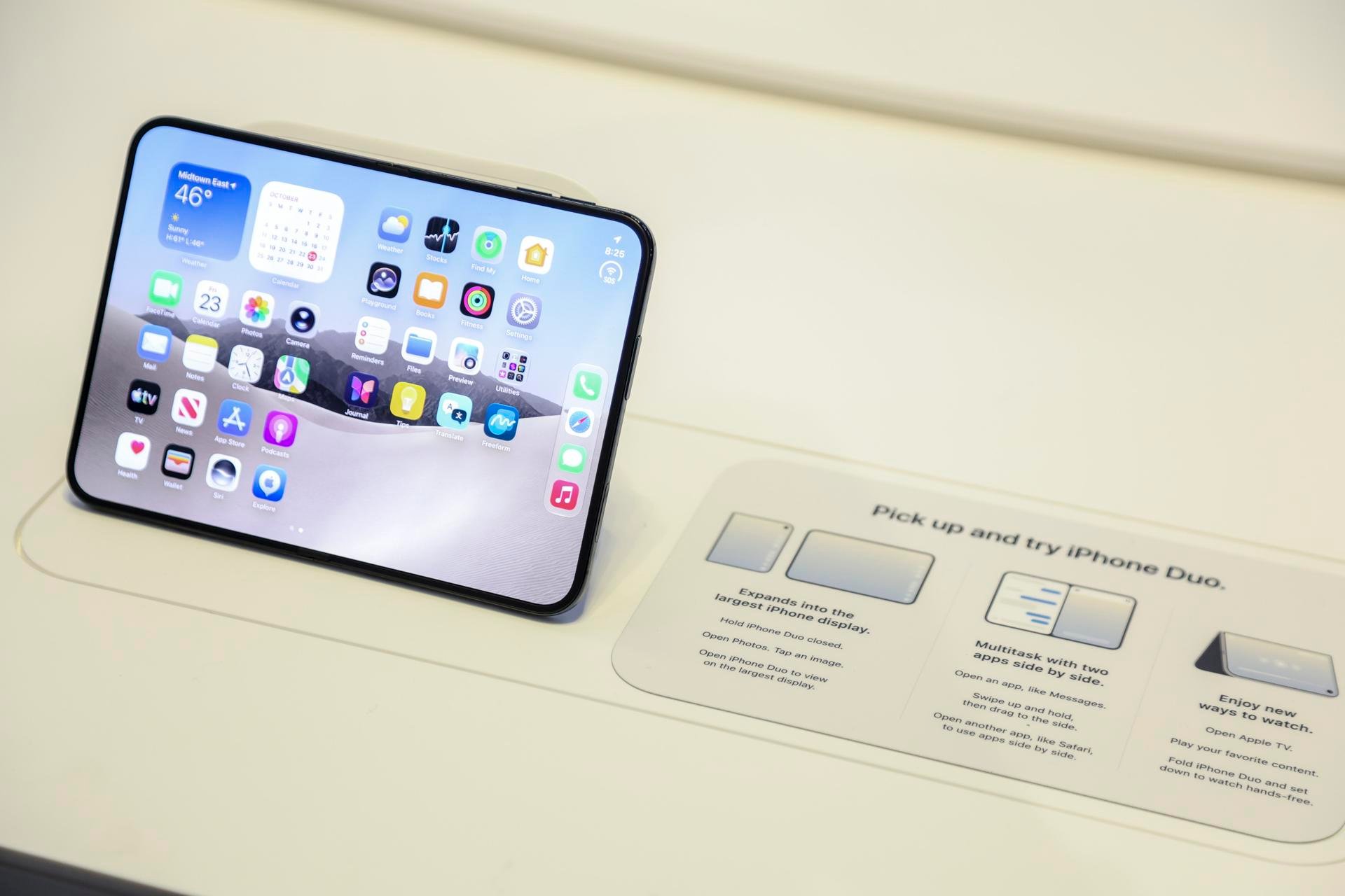 Apple reconoce "problema" en la pantalla plegable del iPhone Duo