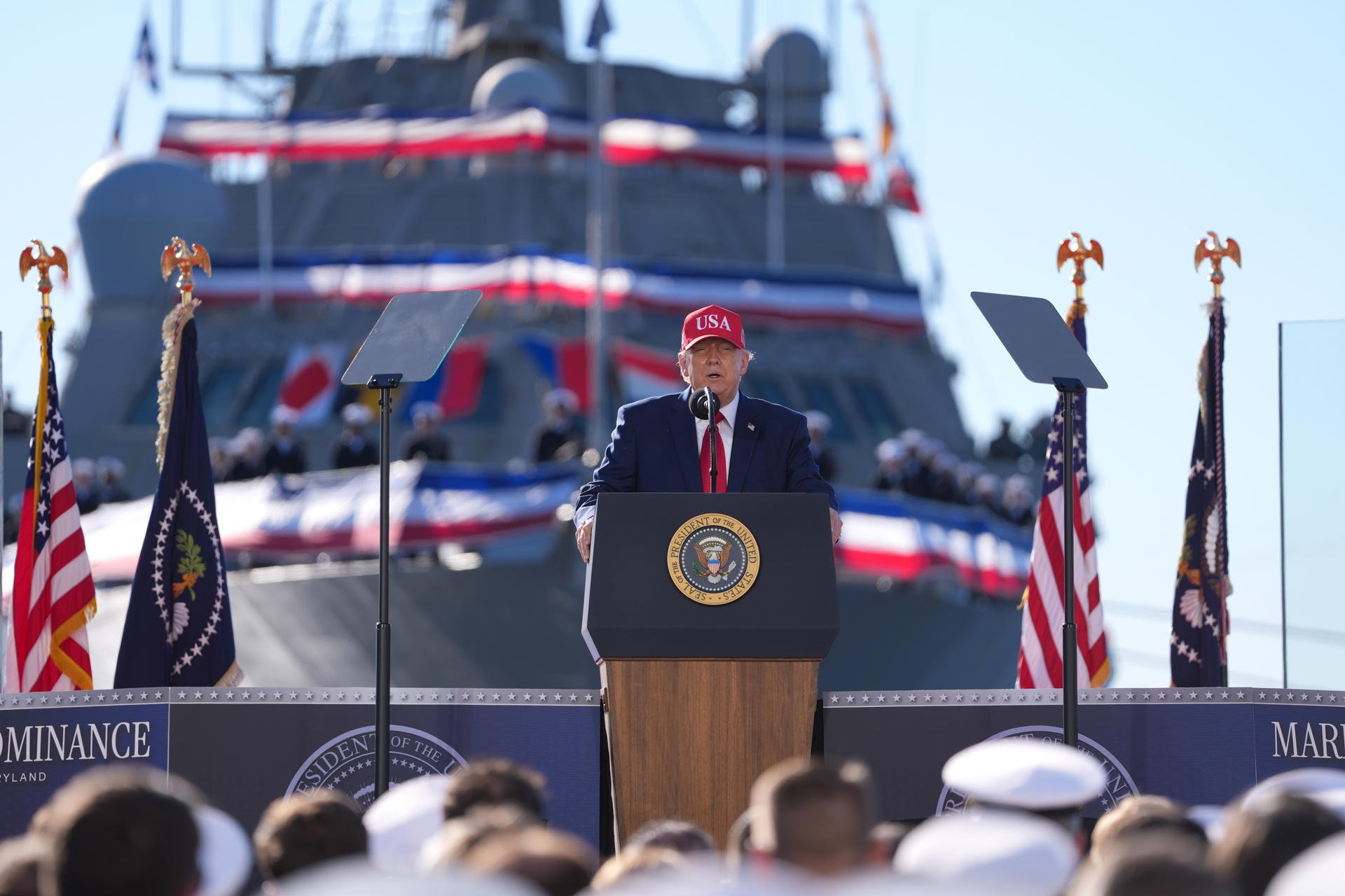 Trump anuncia plan millonario para expandir fabricación de submarinos en EEUU