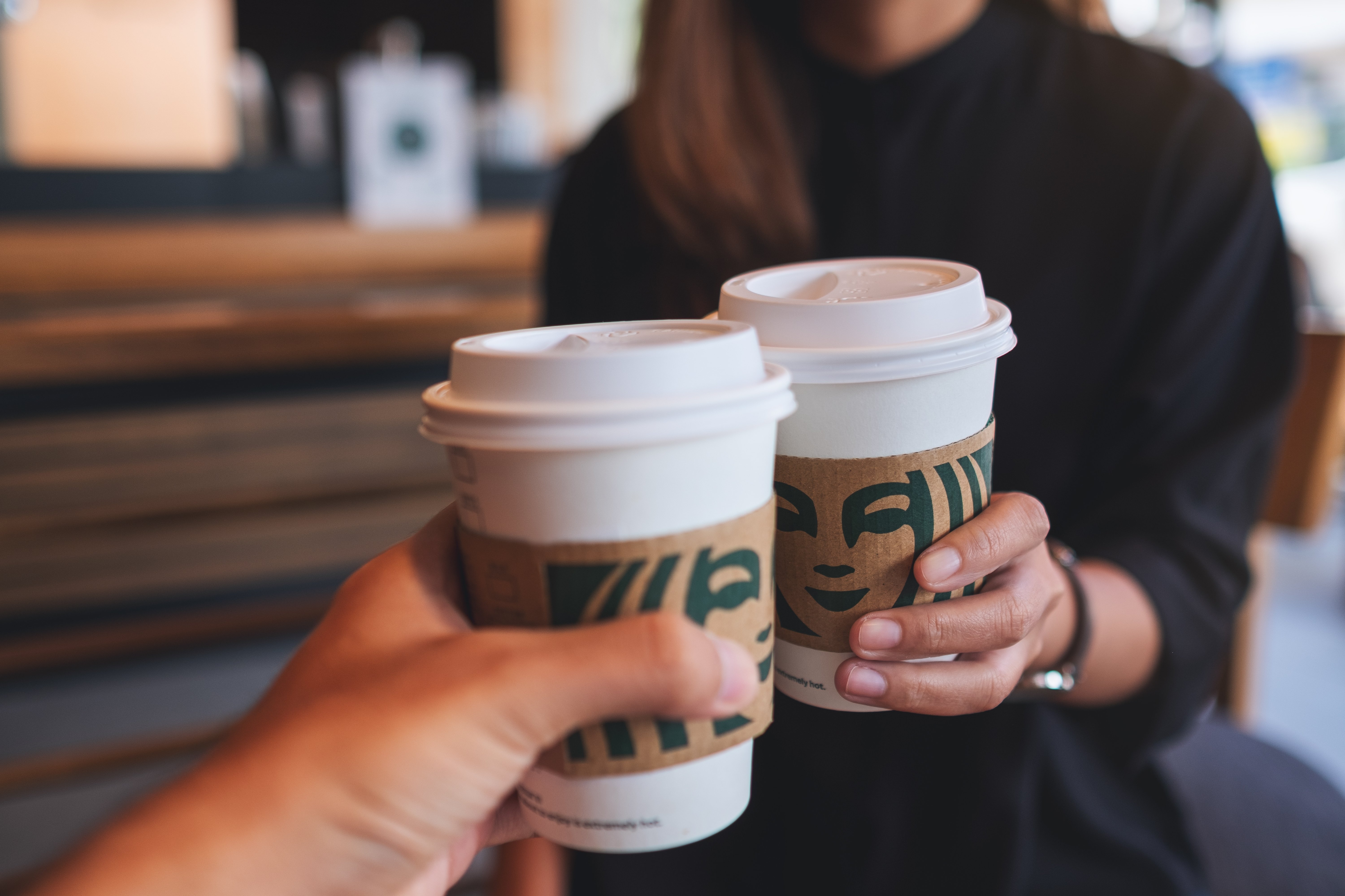 Demanda: Algunas bebidas “sin azúcar” de Starbucks tienen la misma cantidad de azúcar que un KitKat