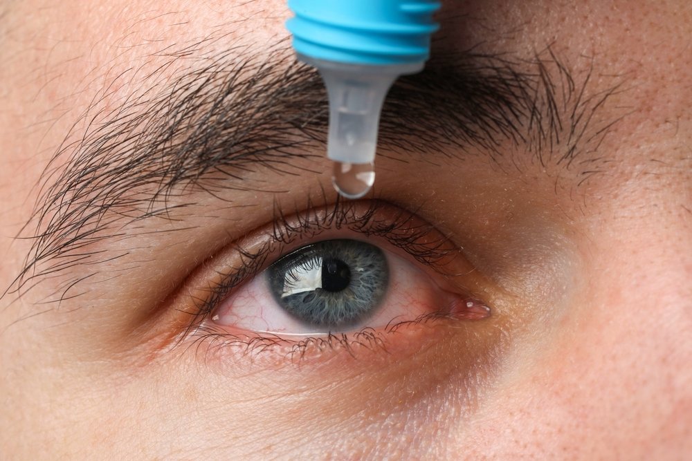 Alerta por gotas para los ojos: retiran cerca de 750,000 productos, incluidos de Walgreens