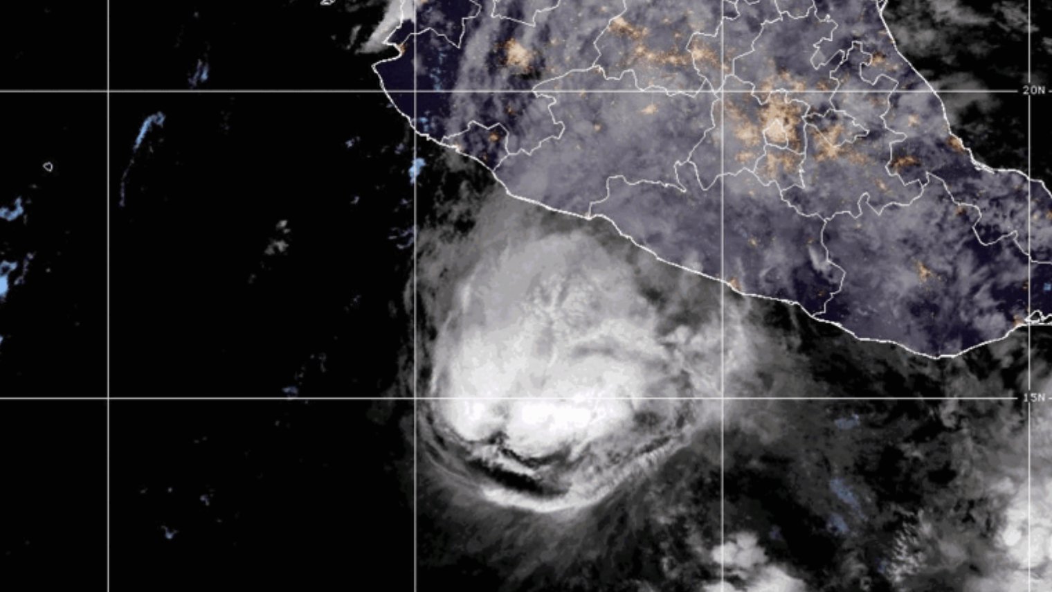Vance se debilita y mueve lento hacia el noroeste como tormenta tropical en el Pacífico