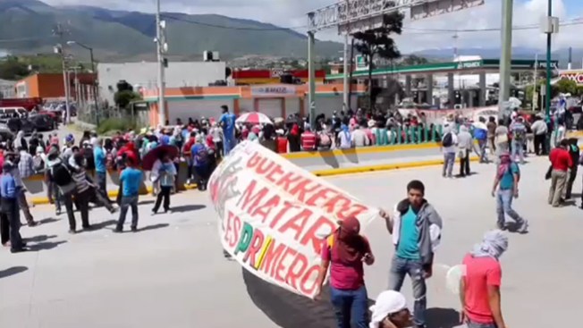 No olvidan a los 43 desaparecidos